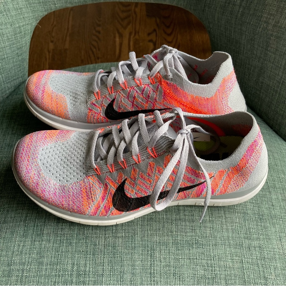 Nike Women’s Free Fly knit 4.0 gray and neon shoes size 9! EUC!